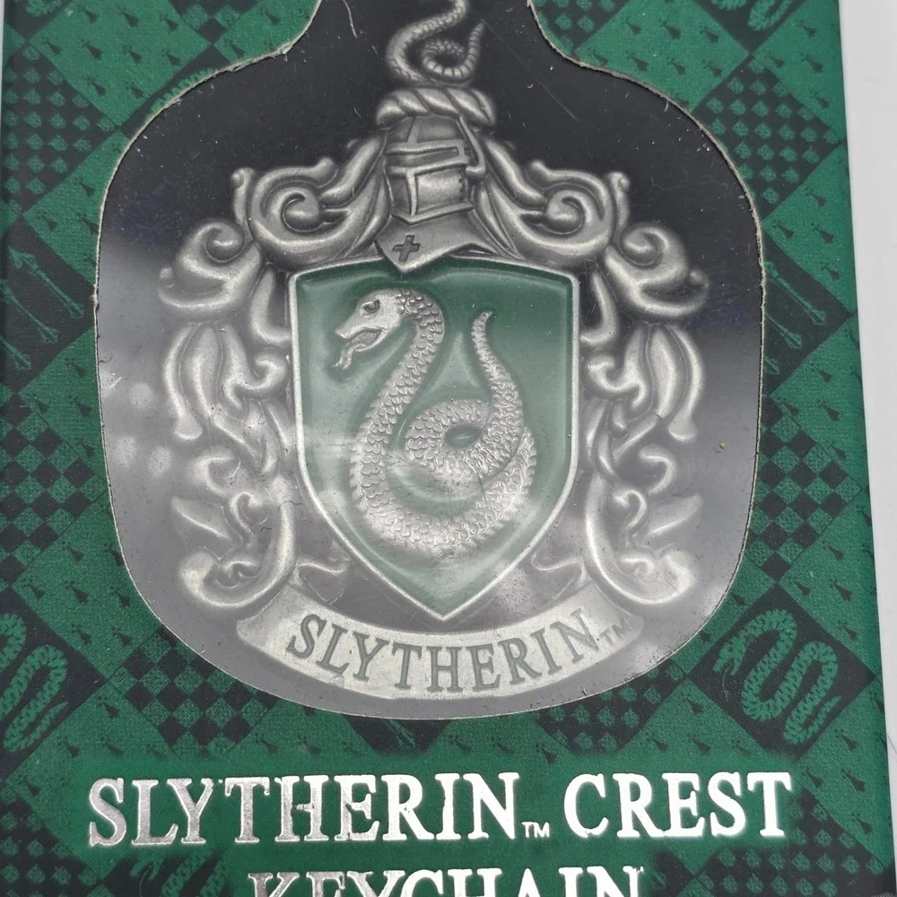 Noble Collection Harry Potter Slytherin Crest Keychain Metal Green Silver New